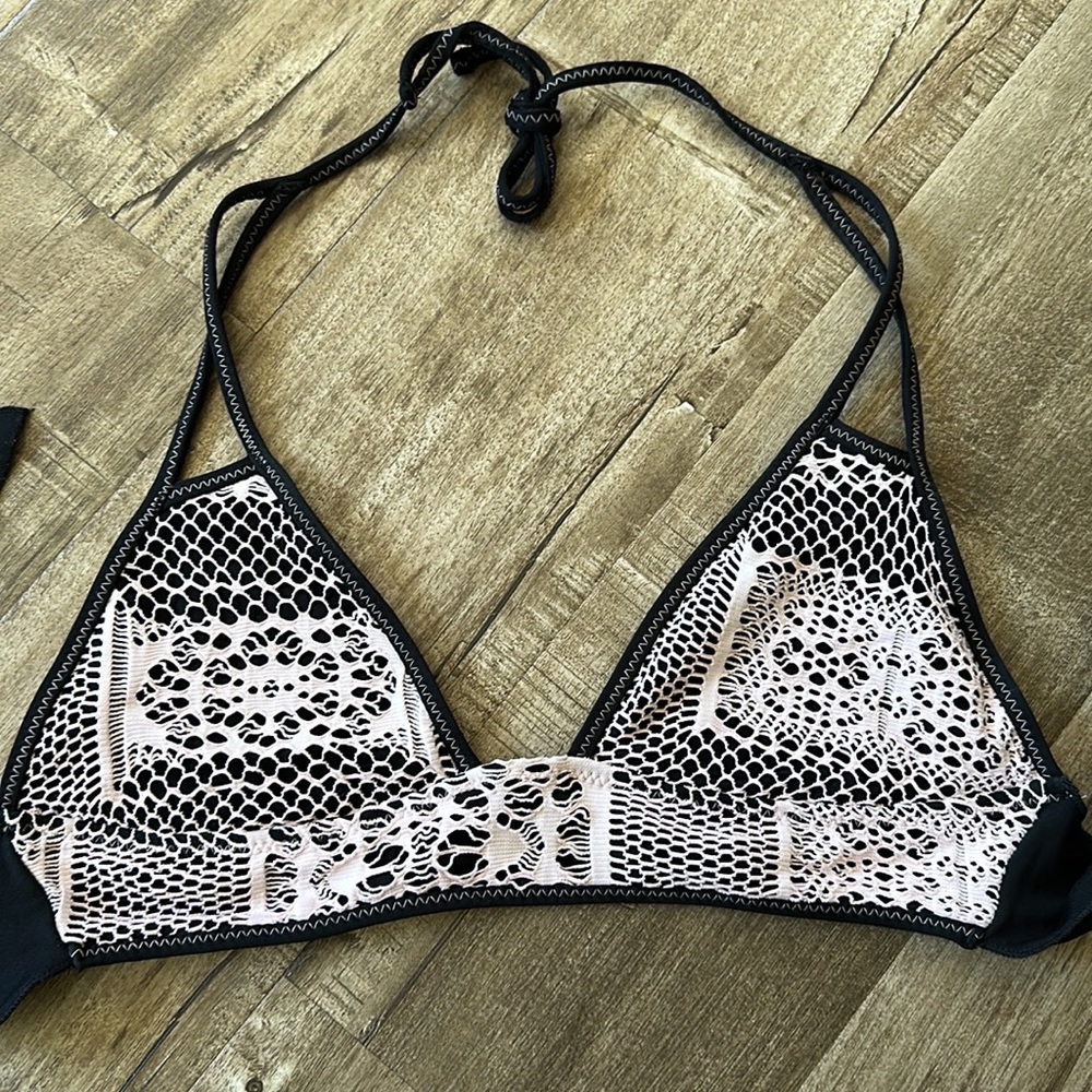 Becca crochet blush on black two piece bikini large - Picture 5 of 12